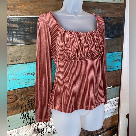 NIB Shein Ribbed Crush Velvet Ruffled Bust Top M - Picture 2 of 11